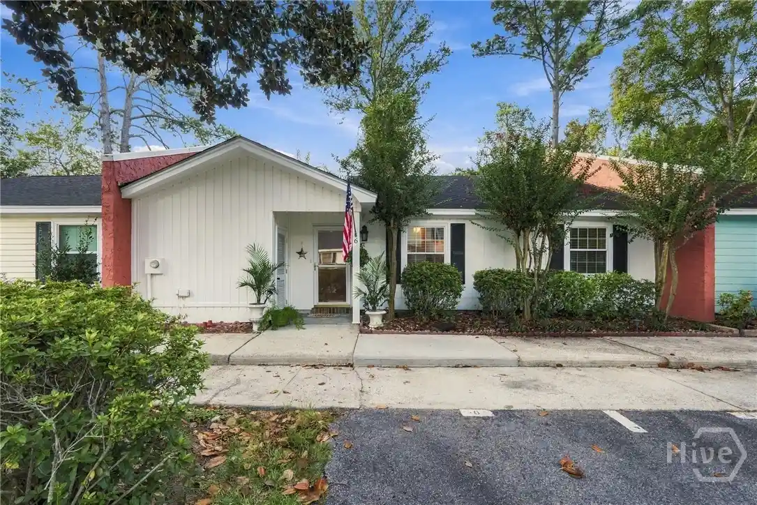 Photo 1 of Townhouse for sale at 6 Navigator Ln, Savannah, GA 31410 | MLS# SA365417 | Listing updated on 2026-10-23