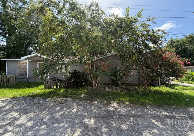 Photo 1 of Single family home for sale at 2502 2nd Avenue, Savannah, GA 31405 | MLS# SA362321 | Listing updated on 2026-08-10