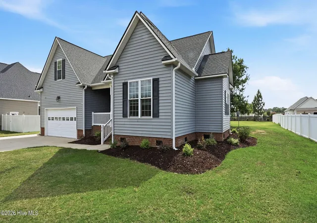 Homes for sale in Grimesland, NC | 618 Broadmoor Ct, Grimesland, NC 27837 | MLS# 100579084