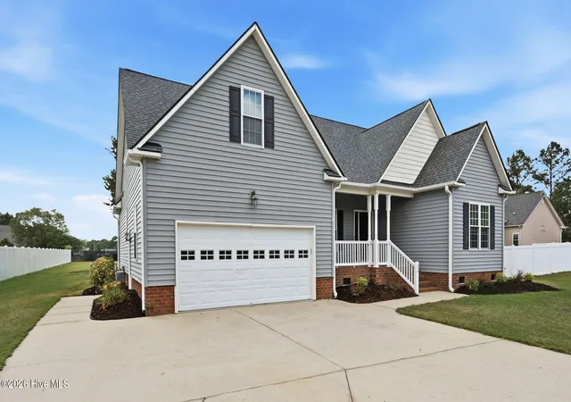 Homes for sale in Grimesland, NC | 618 Broadmoor Ct, Grimesland, NC 27837 | MLS# 100579084