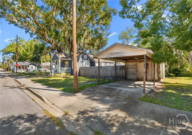 Listing Photo 2 - Condo for sale in building located at 2141 New York Ave, Savannah, GA 31404 - Unit #