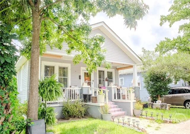 Homes for sale in Savannah, GA | 605 W 46Th St, Savannah, GA 31405 | MLS# SA359053