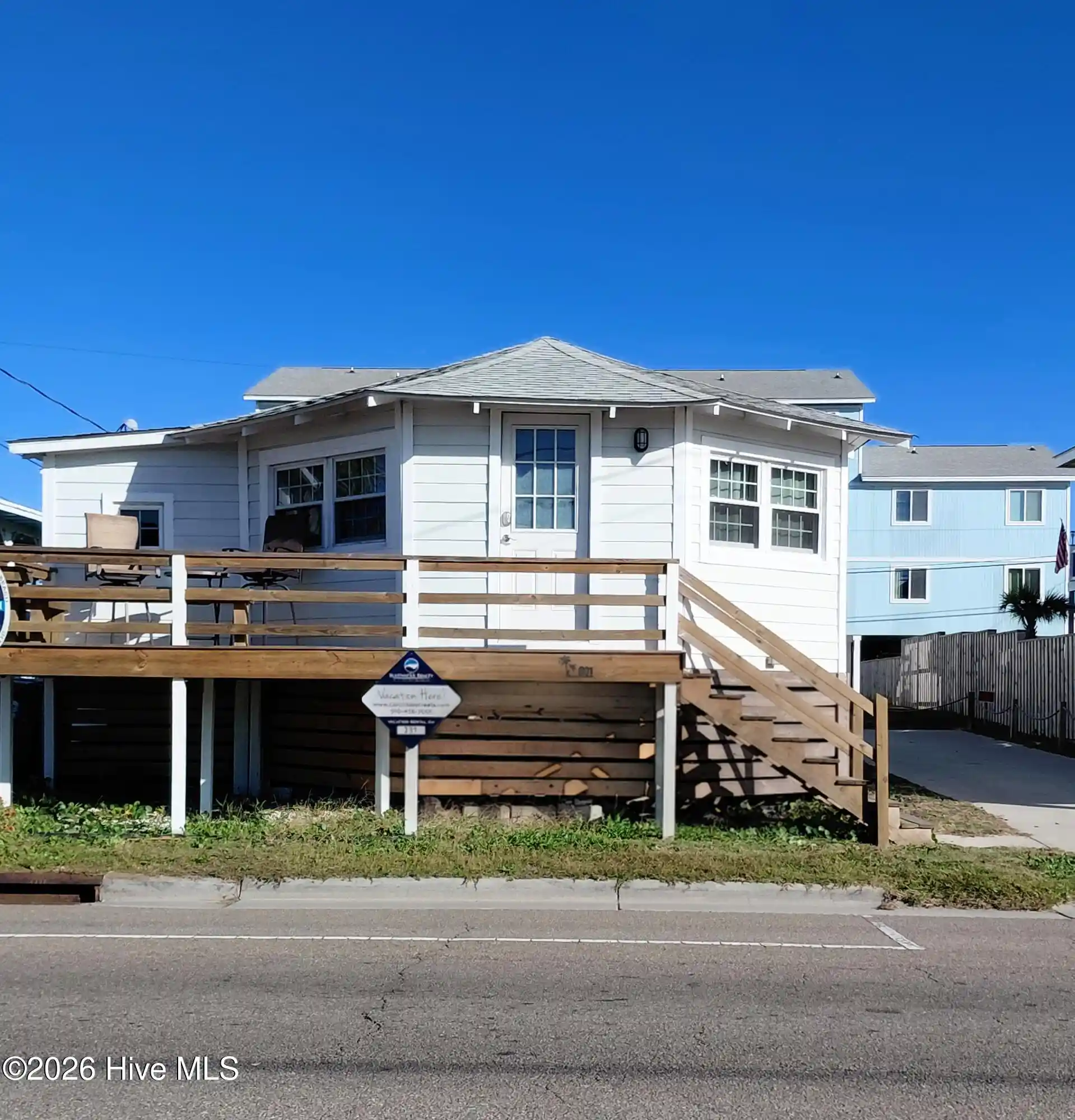 Photo 1 of Single family home for sale at 801 S Lake Park Blvd, Carolina Beach, NC 28428 | MLS# 100613315 | Listing updated on 2026-10-30