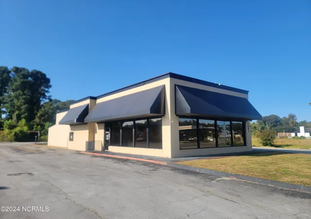 House for sale at 2405 Neuse Blvd, New Bern, NC 28562 | MLS# 100472235 | Listing updated on 2026-03-30