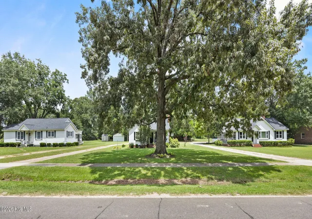 Photo 5 of Single family home for sale at 420 E Wise St, Trenton, SC 29847 | MLS# 100590925 | Listing updated on 2026-08-18