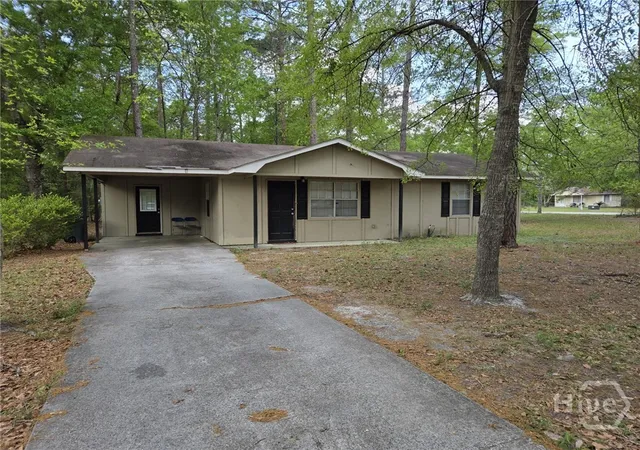 Homes for sale in Hinesville, GA | 219 Surrey Rd, Hinesville, GA 31313 | MLS# SA353441