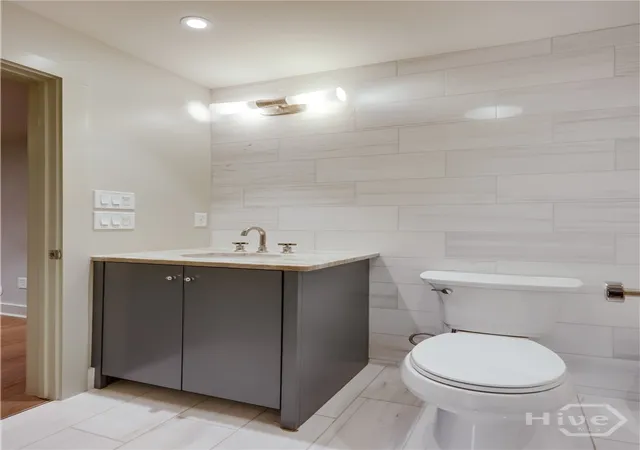 Listing Photo 2 - Condo for sale in building located at 1554 S Lumpkin St, Athens, GA 30605 - Unit #1