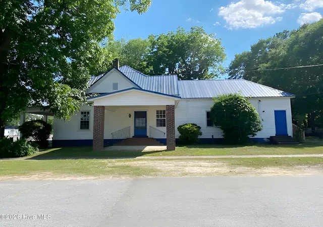 Photo 3 of Single family home for sale at 301 S Wilson St, Fremont, NC 27830 | MLS# 100577151 | Listing updated on 2026-09-16