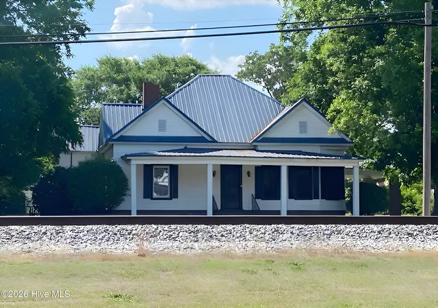 Photo 3 of Single family home for sale at 301 S Wilson St, Fremont, NC 27830 | MLS# 100577151 | Listing updated on 2026-09-16