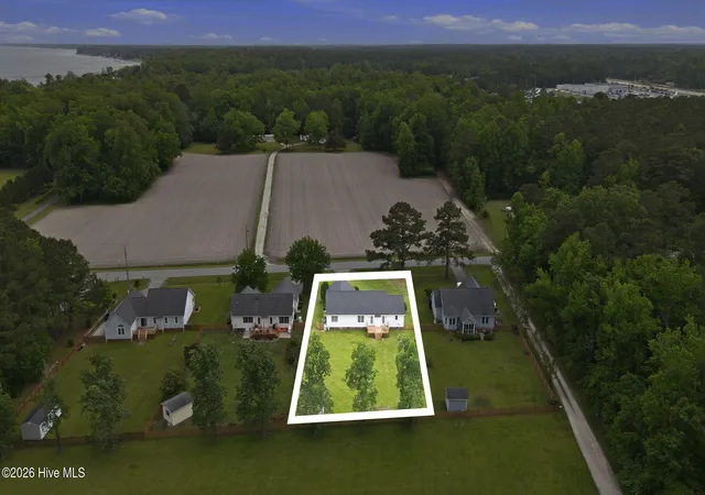 Homes for sale in New Bern, NC | 210 E Camp Kiro Rd, New Bern, NC 28560 | MLS# 100580822