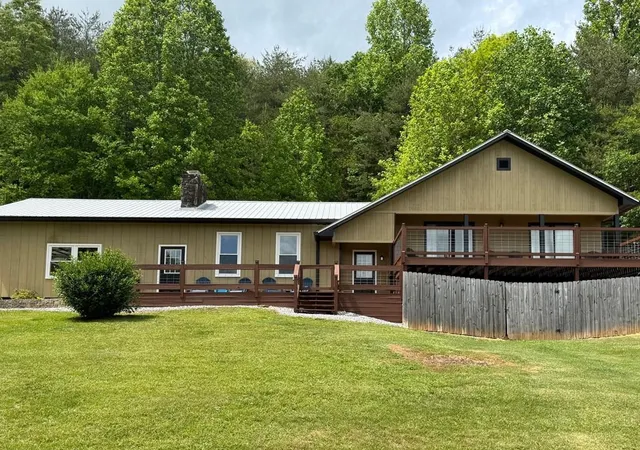 Photo 2 of Single family home for sale at 876 Gibson Hl Rd, Hiawassee, GA 30546 | MLS# 98544535 | Listing updated on 2026-08-18