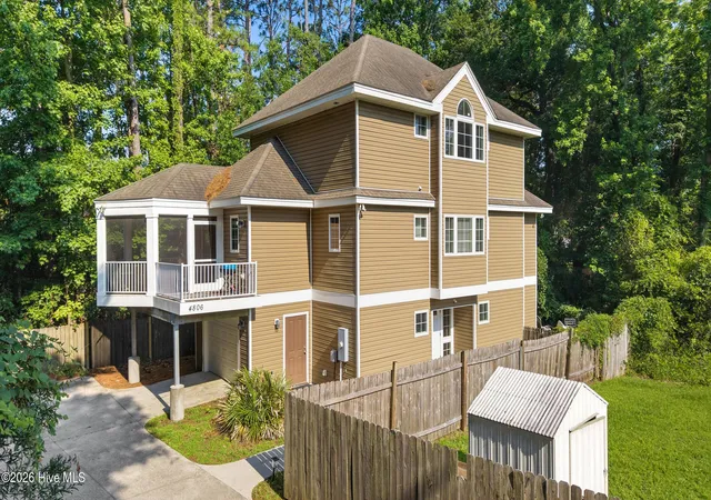 Photo 2 of Single family home for sale at 4806 Collegiate Dr, Wilmington, NC 28403 | MLS# 100582046 | Listing updated on 2026-08-18