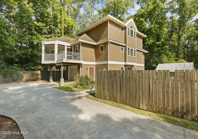 Photo 3 of Single family home for sale at 4806 Collegiate Dr, Wilmington, NC 28403 | MLS# 100582046 | Listing updated on 2026-08-18