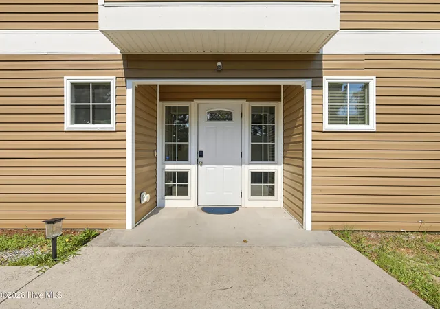 Photo 4 of Single family home for sale at 4806 Collegiate Dr, Wilmington, NC 28403 | MLS# 100582046 | Listing updated on 2026-08-18
