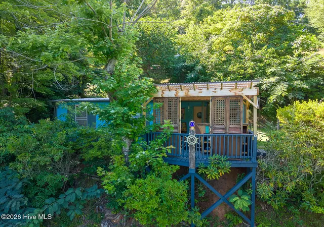 Photo 1 of Manufactured home for sale at 208 Lakeview Dr, Almond, NC 28702 | MLS# 100593315 | Listing updated on 2026-08-18