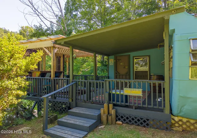 Photo 4 of Manufactured home for sale at 208 Lakeview Dr, Almond, NC 28702 | MLS# 100593315 | Listing updated on 2026-08-18