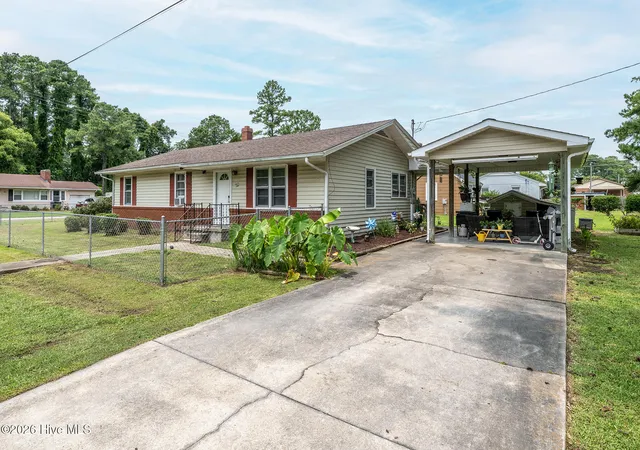 Photo 3 of Single family home for sale at 108 South St, Bayboro, NC 28515 | MLS# 100589490 | Listing updated on 2026-09-27