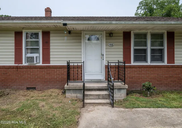 Photo 4 of Single family home for sale at 108 South St, Bayboro, NC 28515 | MLS# 100589490 | Listing updated on 2026-09-27