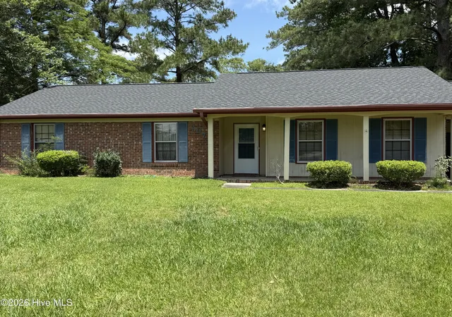 Photo 1 of Single family home for sale at 207 E Willowood Ln, Jacksonville, NC 28546 | MLS# 100578008 | Listing updated on 2026-08-28