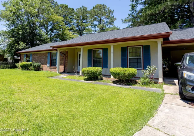 Photo 2 of Single family home for sale at 207 E Willowood Ln, Jacksonville, NC 28546 | MLS# 100578008 | Listing updated on 2026-08-28