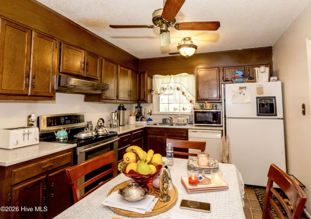 Photo 3 of Single family home for sale at 207 E Willowood Ln, Jacksonville, NC 28546 | MLS# 100578008 | Listing updated on 2026-08-28