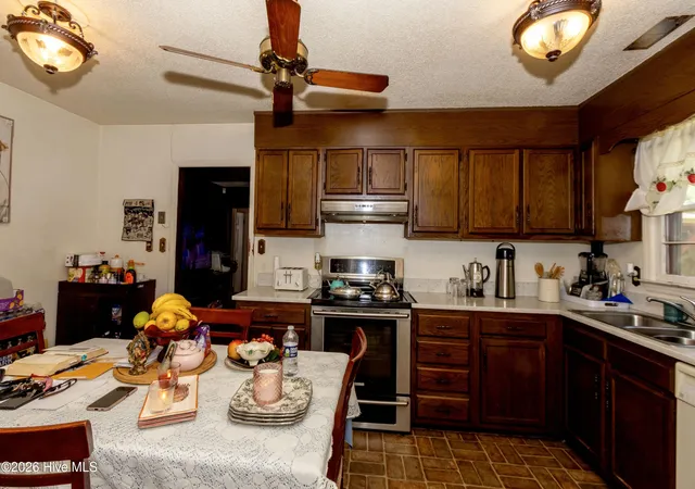 Photo 3 of Single family home for sale at 207 E Willowood Ln, Jacksonville, NC 28546 | MLS# 100578008 | Listing updated on 2026-08-28