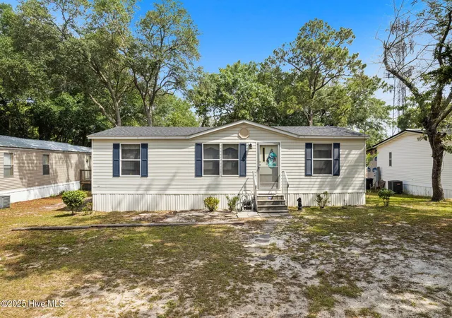 Photo 2 of Manufactured home for sale at 7203 Banner St Sw, Ocean Isle Beach, NC 28469 | MLS# 100569446 | Listing updated on 2026-08-18