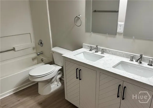 Photo 4 of Single family home for sale at 121 Laurelwood Ln, Savannah, GA 31419 | MLS# SA360357 | Listing updated on 2026-09-03