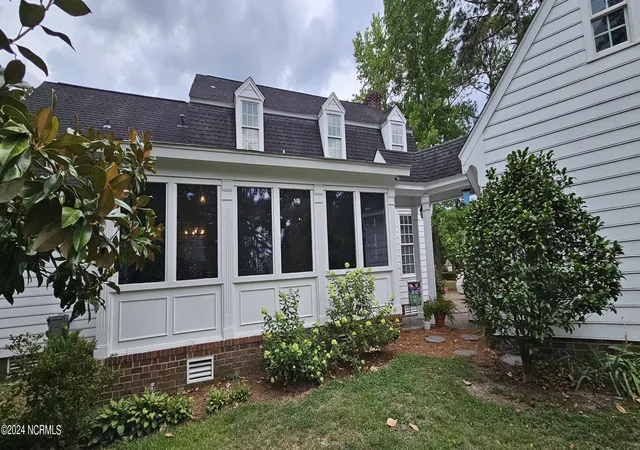 Photo 4 of Single family home for sale at 110 Foxcroft Dr, Clinton, NC 28328 | MLS# 100595044 | Listing updated on 2026-08-18