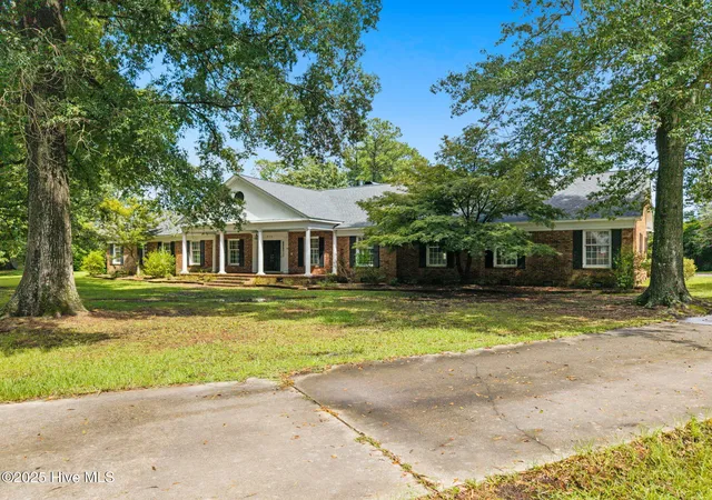 Homes for sale in Whiteville, NC | 518 Edgewood Cir, Whiteville, NC 28472 | MLS# 100526462