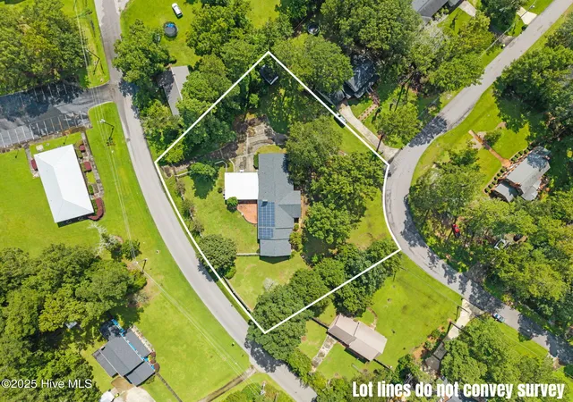 Homes for sale in Whiteville, NC | 518 Edgewood Cir, Whiteville, NC 28472 | MLS# 100526462