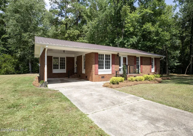 Homes for sale in Lake Waccamaw, NC | 182 Crabapple Ln, Lake Waccamaw, NC 28450 | MLS# 100589014