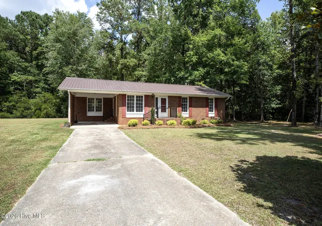 Homes for sale in Lake Waccamaw, NC | 182 Crabapple Ln, Lake Waccamaw, NC 28450 | MLS# 100589014