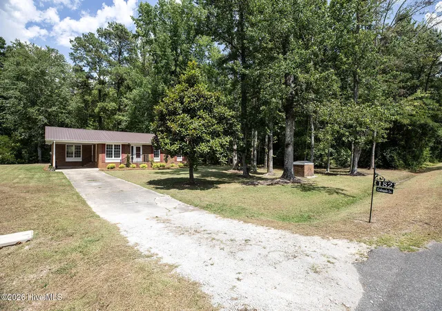 Homes for sale in Lake Waccamaw, NC | 182 Crabapple Ln, Lake Waccamaw, NC 28450 | MLS# 100589014