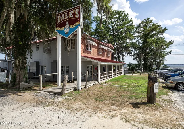 Homes for sale in Lake Waccamaw, NC | 182 Crabapple Ln, Lake Waccamaw, NC 28450 | MLS# 100589014
