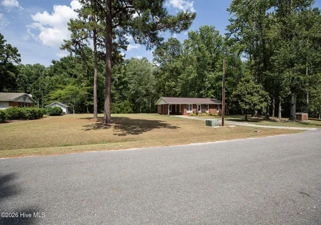 Homes for sale in Lake Waccamaw, NC | 182 Crabapple Ln, Lake Waccamaw, NC 28450 | MLS# 100589014