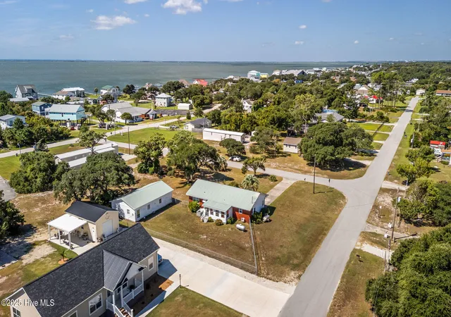 2nd image of 124 Stewart Rd, Harkers Island, NC 28531 | MLS# 100530758