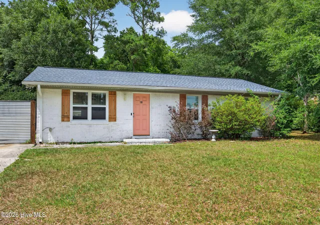 Homes for sale in Castle Hayne, NC | 18 Hampton Dr, Castle Hayne, NC 28429 | MLS# 100582274