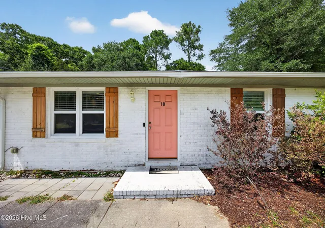 Homes for sale in Castle Hayne, NC | 18 Hampton Dr, Castle Hayne, NC 28429 | MLS# 100582274