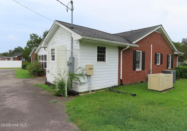 Photo 3 of Single family home for sale at 222 Sunset Dr, Hertford, NC 27944 | MLS# 100600261 | Listing updated on 2026-09-03