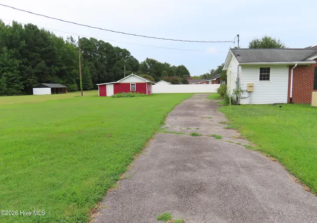 Photo 4 of Single family home for sale at 222 Sunset Dr, Hertford, NC 27944 | MLS# 100600261 | Listing updated on 2026-09-03