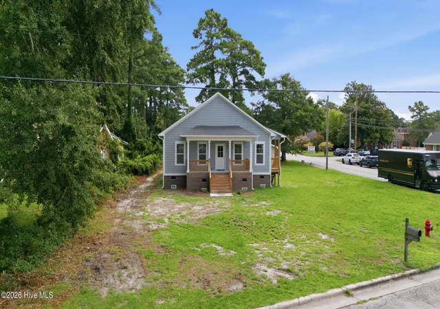 Photo 2 of Single family home for sale at 700 N Grace Ave, New Bern, NC 28562 | MLS# 100593700 | Listing updated on 2026-08-18