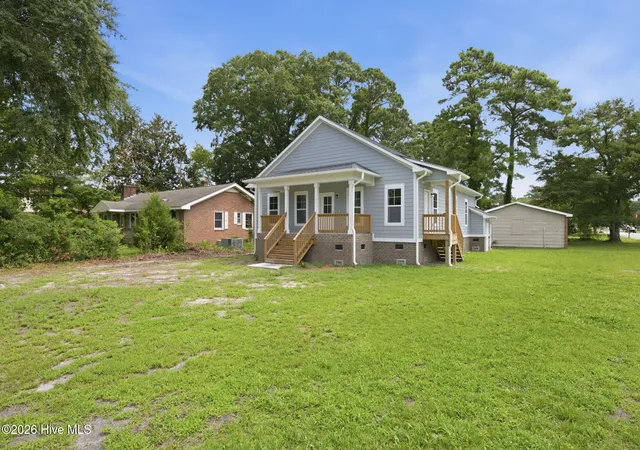 Photo 3 of Single family home for sale at 700 N Grace Ave, New Bern, NC 28562 | MLS# 100593700 | Listing updated on 2026-08-18