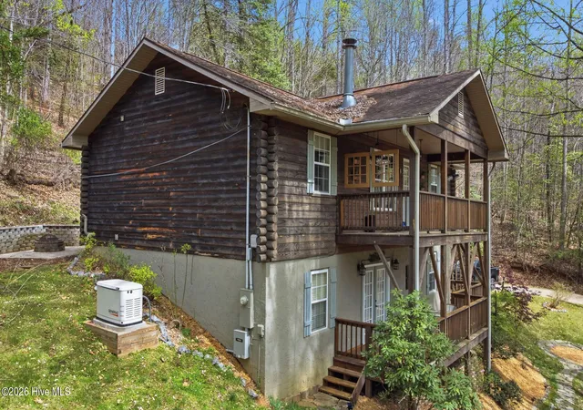 Photo 2 of Single family home for sale at 359 Whippoorwill Trl, Franklin, NC 28734 | MLS# 100566398 | Listing updated on 2026-09-03