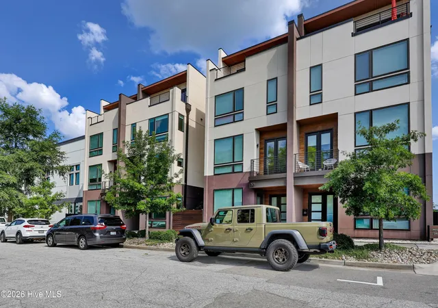 Photo 3 of Townhouse for sale at 317 Bladen St, Wilmington, NC 28401 | MLS# 100594815 | Listing updated on 2026-09-16