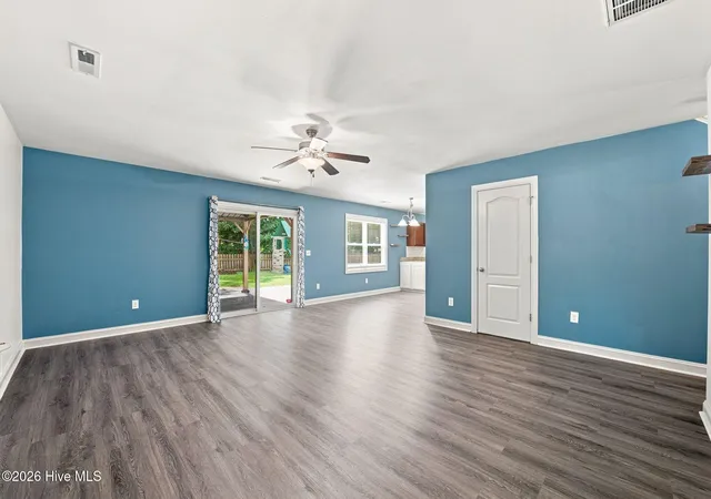 Photo 3 of Single family home for sale at 128 Hunting Wood Ln, New Bern, NC 28560 | MLS# 100594590 | Listing updated on 2026-09-16