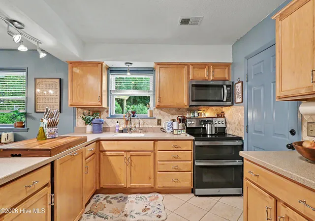 Photo 3 of Single family home for sale at 5850 Michelle Dr, Wilmington, NC 28403 | MLS# 100589048 | Listing updated on 2026-08-18
