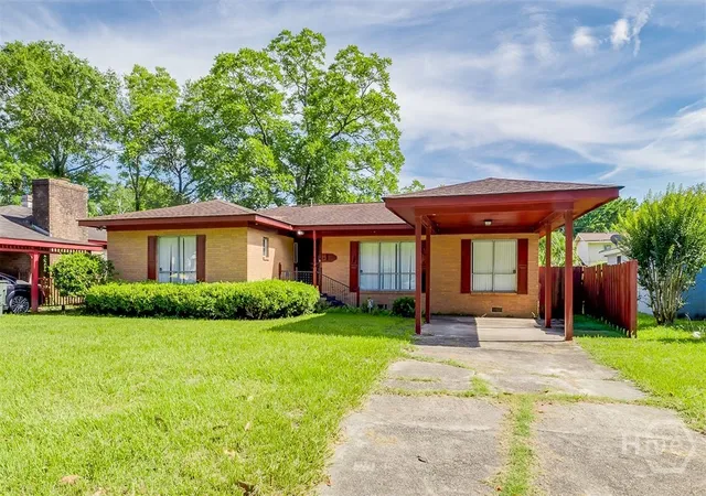 Photo 2 of Single family home for sale at 1119 W 49th Street, Savannah, GA 31405 | MLS# SA357216 | Listing updated on 2026-10-13