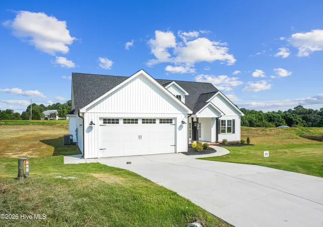 Photo 4 of Single family home for sale at 205 N Rabbit Run Dr, Smithfield, NC 27577 | MLS# 100562016 | Listing updated on 2026-09-20