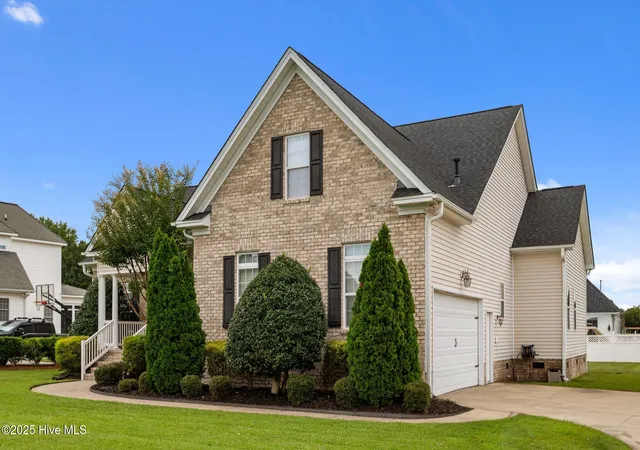 Homes for sale in Winterville, NC | 2243 Black Horse Ln, Winterville, NC 28590 | MLS# 100526401